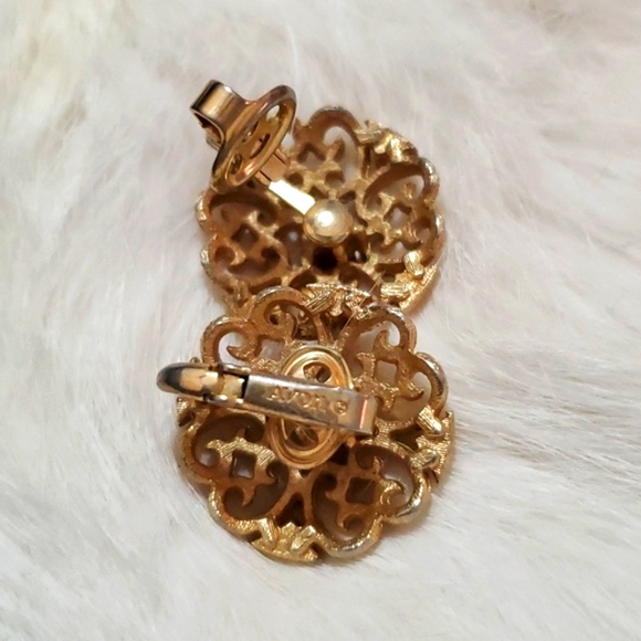 Vintage Avon Filigree Brushed Gold Clip Earrings - Picture 2 of 3